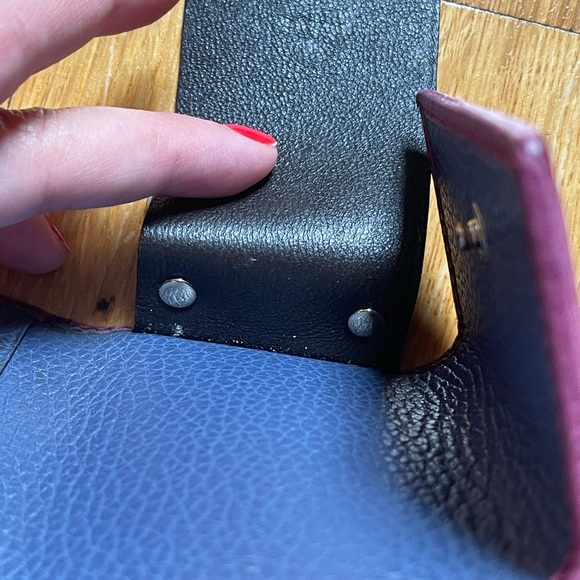 Gucci Textured Leather Key Holder - Picture 5 of 12
